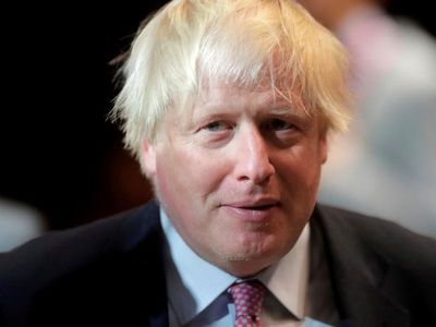 عذرخواهی بوریس جانسون از اظهاراتش درباره «نازنین زاغری»