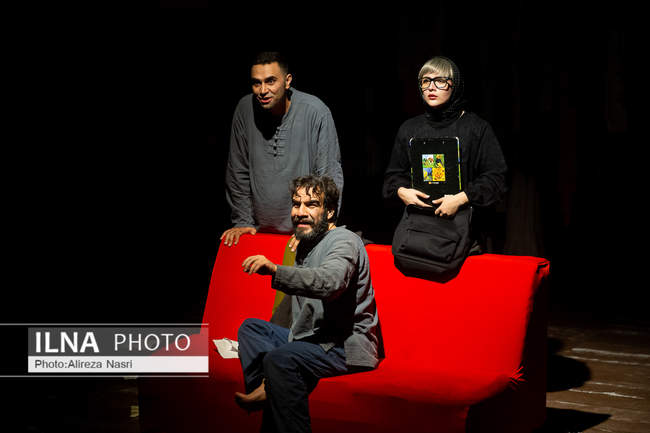 نمایش «موش‌ها و آدم‌ها» در تئاتر شهر قزوین 