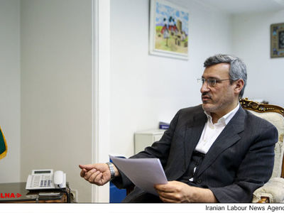 آقایان حرف‌های خودشان را به بزرگان نسبت داده‌اند