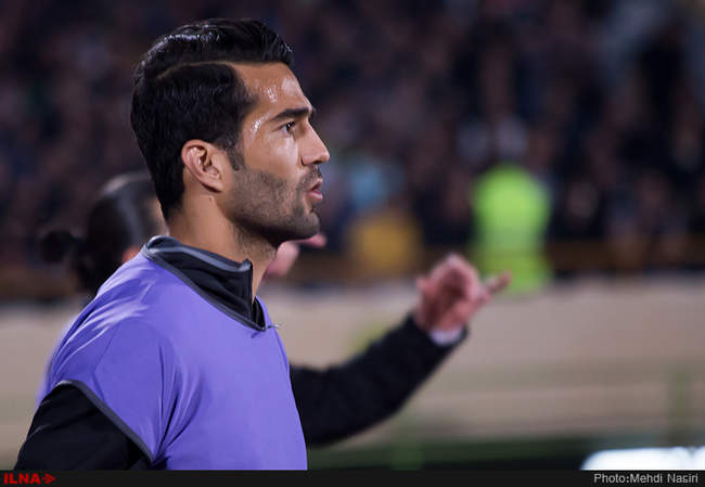 مسابقه فوتبال بین دوتیم ایران و کره جنوبی