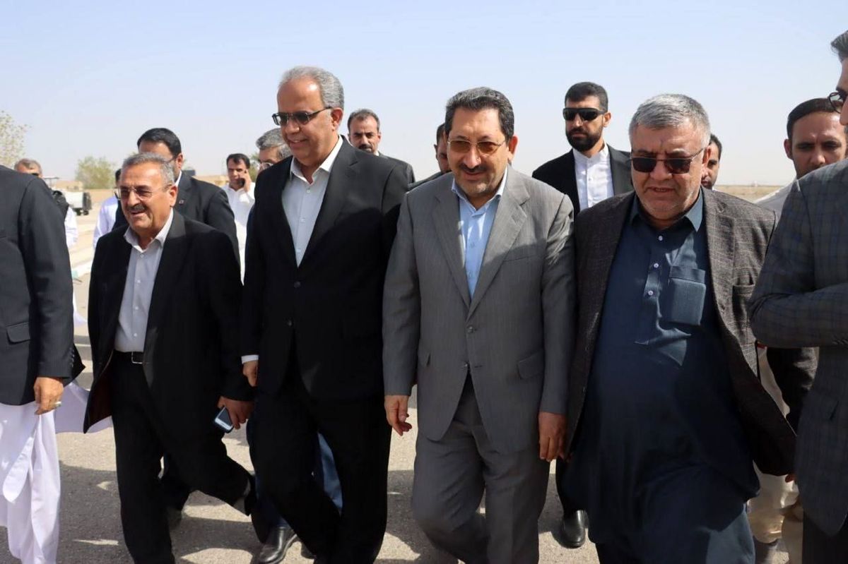 وزیر صنعت، معدن و تجارت وارد ایرانشهر شد