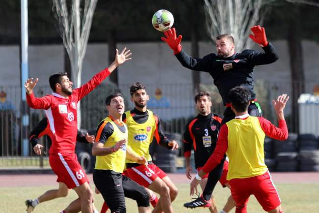 گزارش تصویری تمرین پرسپولیس/ خوش و بش برانکو با هوادار معلول