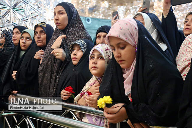 گل آرایی ضریح مطهر حضرت فاطمه معصومه 