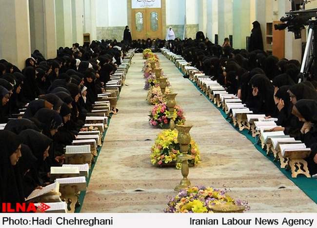 جزء خوانی قرآن کریم با حضورمردم قم در حرم حضرت فاطمه معصومه(س)