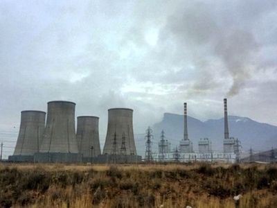 تعطیلی ۲واحد آلاینده نیروگاه حرارتی شازند/ تکذیب شایعات مربوط به خاموشی برق استان/ ورود روزانه 500 تن گوگرد در هوای اراک 