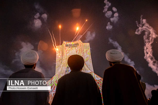 نور افشانی در شب سالگرد انقلاب