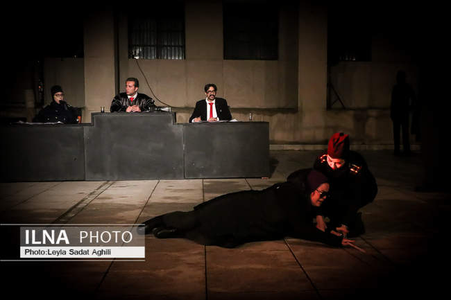 دموکراسی سفارشی 