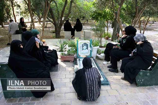 مراسم دعای عرفه در گلستان شهدای اصفهان