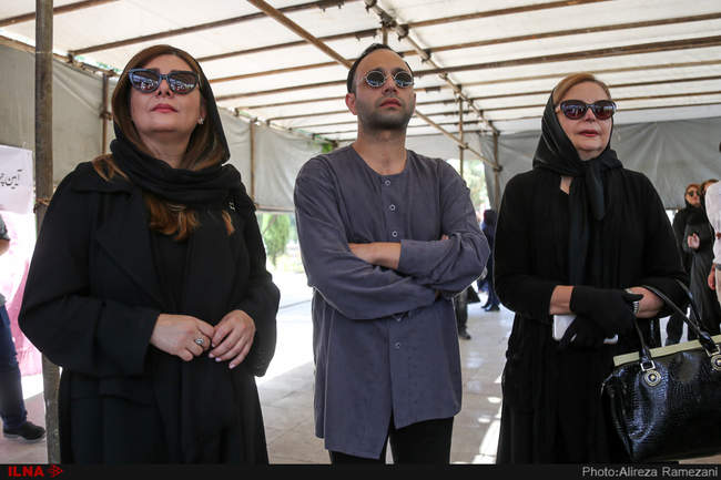 مراسم تشییع پیکر عزت الله انتظامی/1