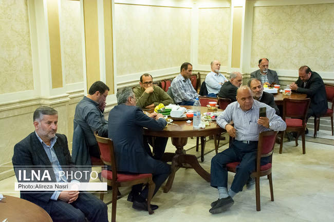 نشست صمیمی حزب اتحاد ملت ایران اسلامی در قزوین