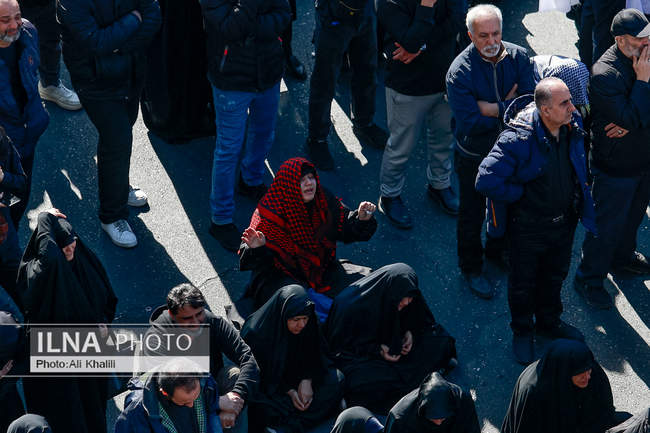تجمع سوگواران رهبر شهید انقلاب در میدان انقلاب / ٢ 