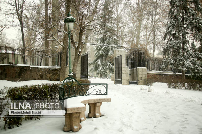 مجموعه فرهنگی-تاریخی نیاوران در یک روز برفی