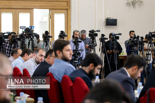 نشست وزیر خارجه با خبرنگاران