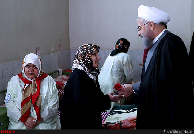 دیدار رئیس جمهور از خانه سالمندان و معلولین مجتمع قدس