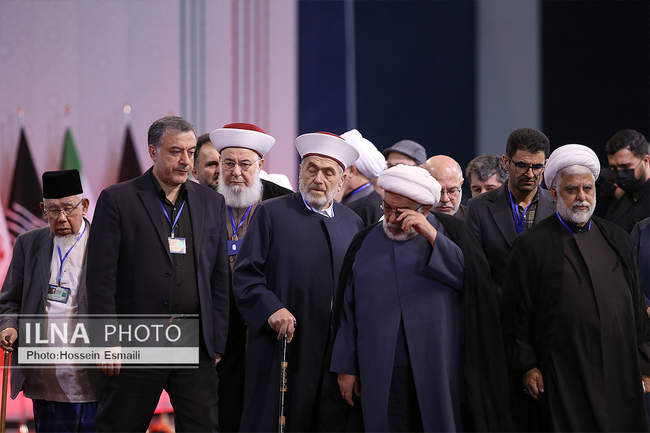 ادای احترام سران قوا و مسئولان نظام به پیکر آقای شهید ایران