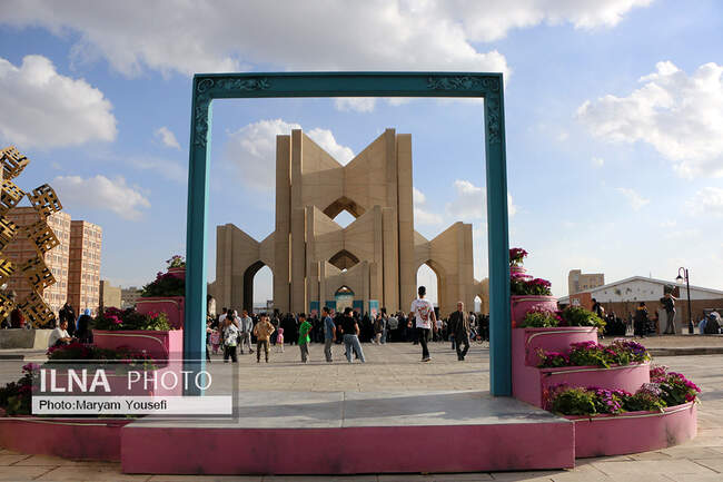 گردشگران نوروزی در مقبره الشعرا تبریز