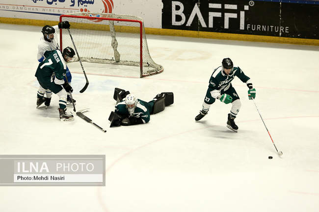 دیدار هاکی روی یخ تیمهای آیس باکس و ام دات آر