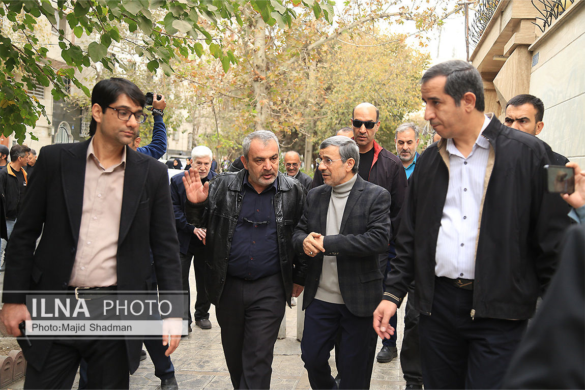  تشییع مرحومه مغفوره «زرین احمدی نژاد»