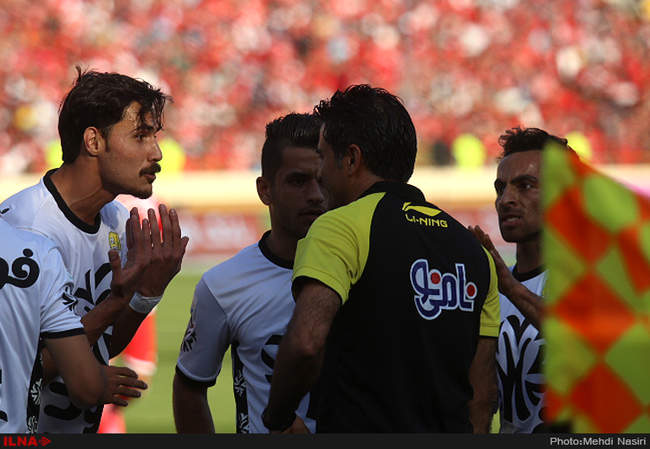 دیدار تیم های فوتبال پرسپولیس تهران و راه آهن تهران/2