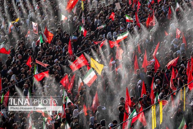 اقامه نماز بر پیکر رهبر شهید انقلاب در مصلای تهران/ 8