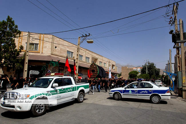 آیین نخلگردانی ظهر عاشورا در تفرش
