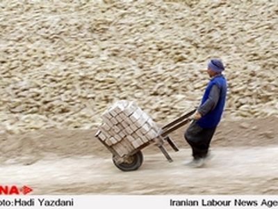 کارگران خانوادگی کوره پزخانه‌ها روزی ۱۵ ساعت کار می‌کنند