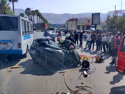 برخورد پراید با تریلی و مینی بوس یک مصدوم به همراه داشت 