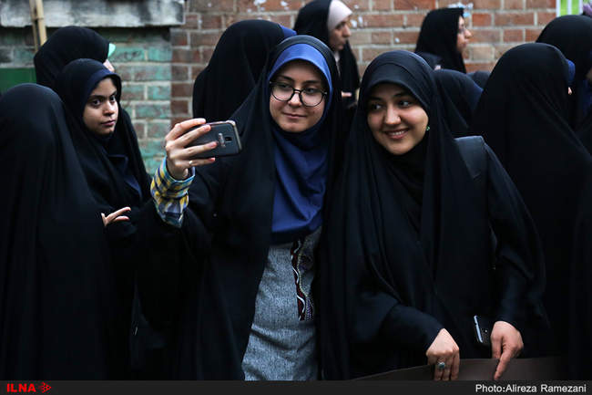 تجمع دانشجویان در مقابل لانه جاسوسی
