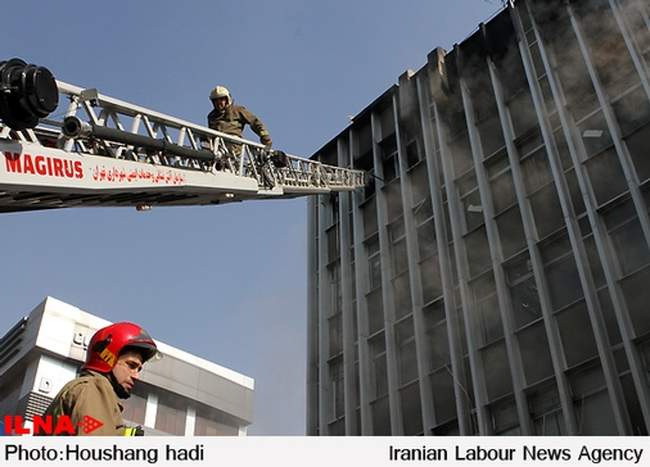 حادثه آتش‌سوزی در یک واحد تولیدی پوشاک در خیابان جمهوری تقاطع ابوری