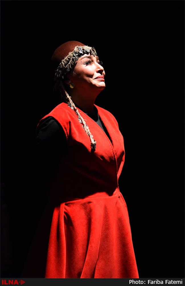 نمایش بوقلمون در تهران به روی صحنه رفت