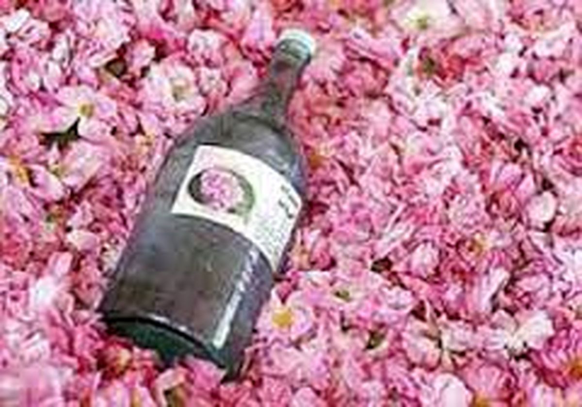 از بین بردن خستگی وسیاهی دورچشم با گلاب
