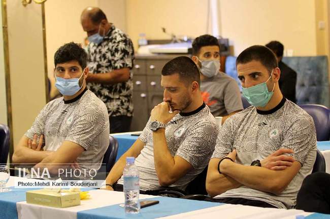 دیدار استاندار اصفهان با مدیریت کارخانه و اعضای تیم فوتبال ذوب آهن  