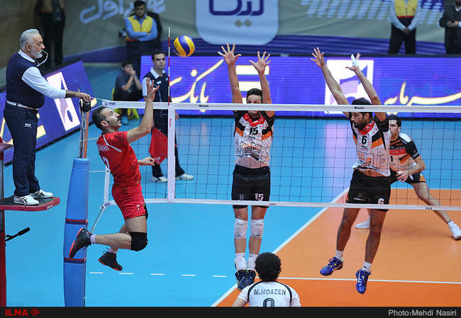 مسابقه والیبال بین تیمهای بانک سرمایه و شهرداری تبریز