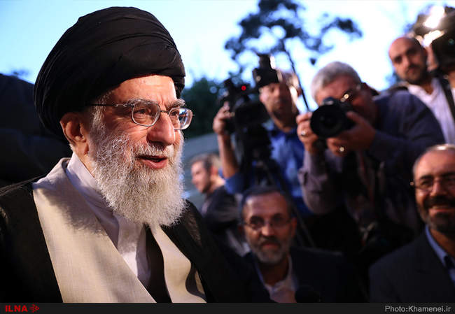 دیدار جمعی از شاعران و اهالی فرهنگ و ادب با رهبر انقلاب