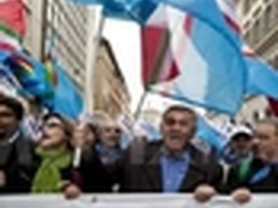 اصلاح قانون کار ایتالیا به اعتراض کارگران ایتالیایی منجر شد