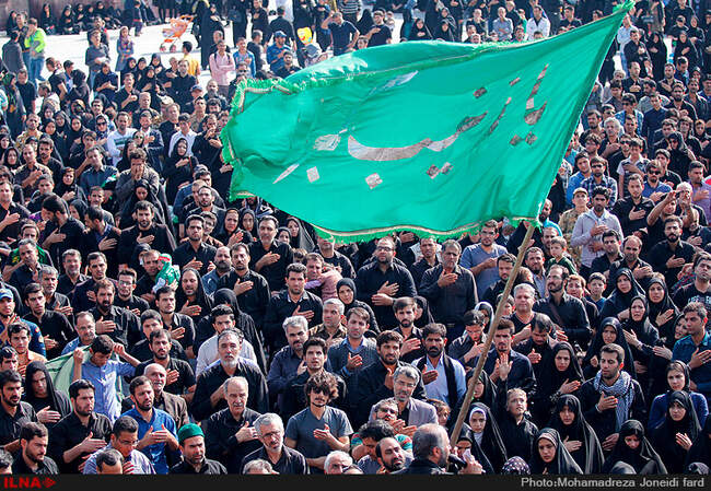 مراسم عزاداری و خیمه سوزان روز عاشورا در میدان امام حسین (ع) 