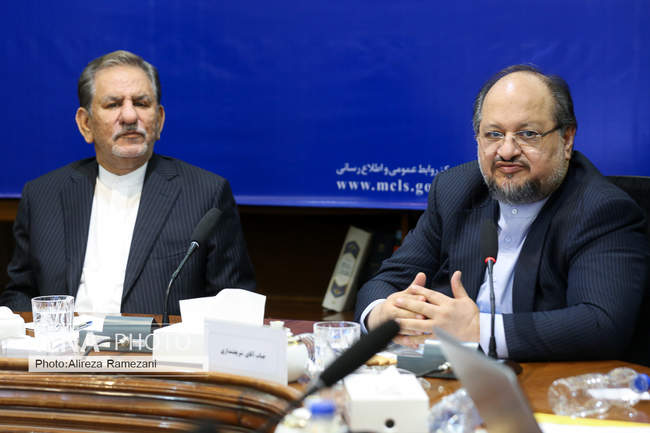 بازدید اسحاق جهانگیری از پایگاه رفاه ایرانیان و نظارت بر اجرای بسته 