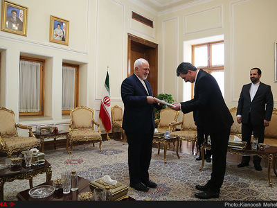 سفیر ترکیه در تهران رونوشت استوارنامه‌اش را تقدیم ظریف کرد