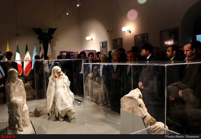 رونمایی از تندیس پنه لوپه