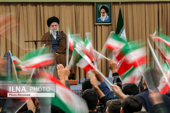 دیدار دانش‌آموزان و دانشجویان با مقام معظم رهبری