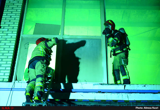 مهار آتش سوزی شرکت ایران چسب در شهرصنعتی البرز