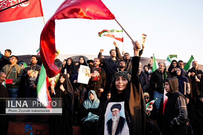  مراسم بیعت با سومین رهبر انقلاب اسلامی در تهران / 3