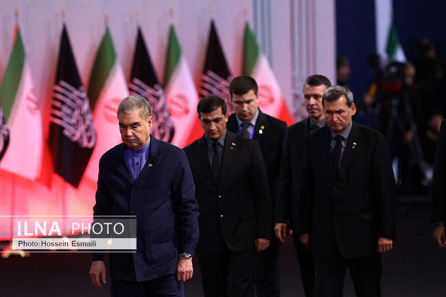 ادای احترام سران قوا و مسئولان نظام به پیکر آقای شهید ایران