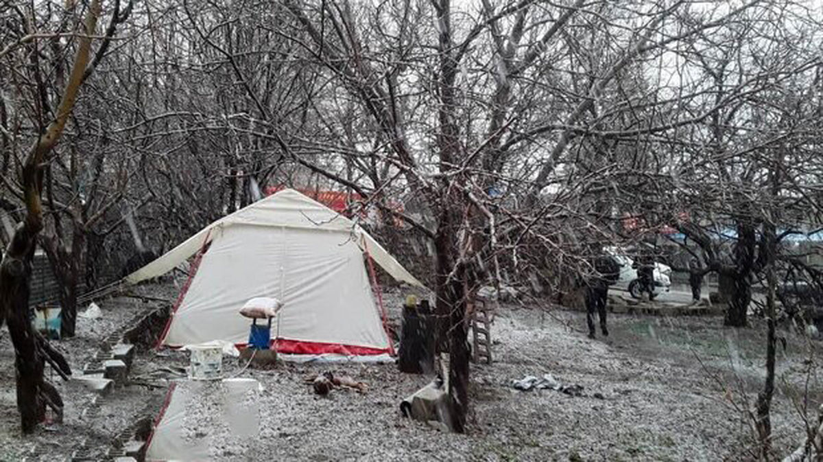 احتمال افزایش آمار بیماران کرونایی در چادرهای زلزله زدگان سی سختی 