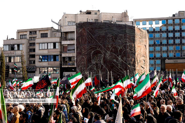  مراسم بیعت با سومین رهبر انقلاب اسلامی در تهران / 3
