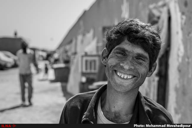 عمر گران خشت ارزان