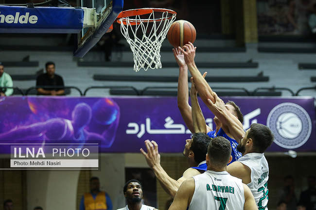 دیدار تیم های بسکتبال طبیعت اسلامشهر و پالایش نفت آبادان