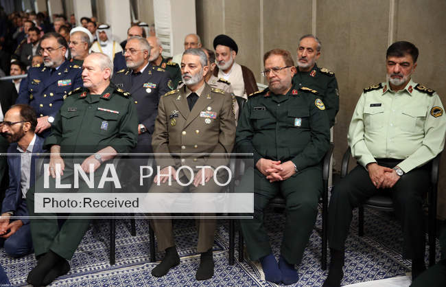 دیدار جمعی از مردم، مسئولان و مهمانان کنفرانس وحدت اسلامی با مقام مع�