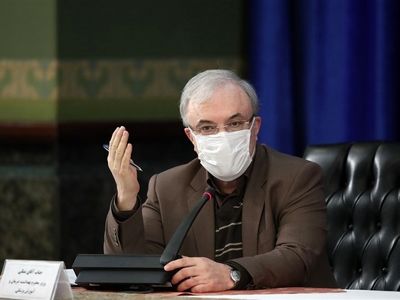  مسئولیت تهیه واکسن خارجی با قرارگاه است/ صف مرغ در حوزه دارو نداشتیم/ارز دریافتی وزارت بهداشت در سال کرونا کمتر از سال ۹۷