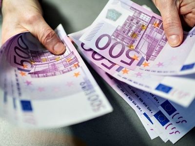 Global economy's recovery hinges on stimulus, virus battle, officials say